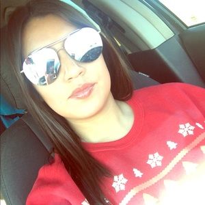 Meet your Posher, Yvette